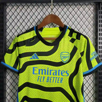 Ensemble Enfant Arsenal Extérieur 2023/2024 – Maillot + Short – Jaune Fluo ; Graphismes Noirs