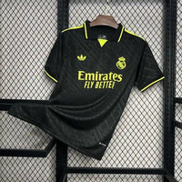Maillot  Real Madrid 2025/26 Editions Spécial Noir et Jaunes- Manches courtes
