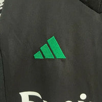 Ensemble Enfant Arsenal Extérieur 2024/2025 – Maillot + Short + – Noir &; Pan-Africains