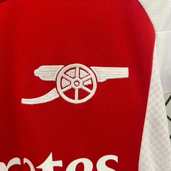 Ensemble Enfant Arsenal Domicile 2024/2025 – Maillot + Short +&nbsp; – Rouge &amp; Blanc