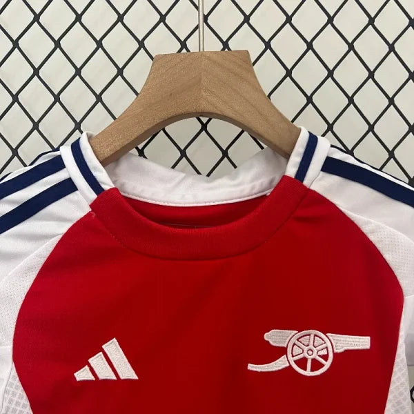 Ensemble Enfant Arsenal Domicile 2024/2025 – Maillot + Short +&nbsp; – Rouge &amp; Blanc