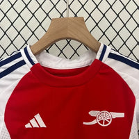 Ensemble Enfant Arsenal Domicile 2024/2025 – Maillot + Short +&nbsp; – Rouge &amp; Blanc