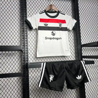 Ensemble enfant Manchester United 2024/2025 –Second Maillot Extérieur (Blanc avec Motifs Argentés)