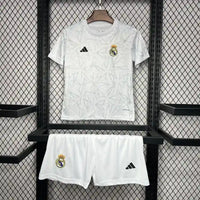 Ensemble Enfant Real Madrid 2025/2026 – Édition Spéciale Triangle Noir