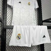 Ensemble Enfant Real Madrid 2025/2026 – Édition Spéciale Triangle Noir