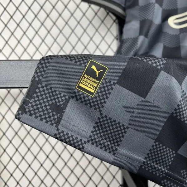 Manchester City FC 2024/2025 – Maillot Édition Spéciale damier Noir et Gris Homme