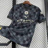 Manchester City FC 2024/2025 – Maillot Édition Spéciale damier Noir et Gris Homme
