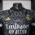 Maillot Real Madrid 2025/26 – Édition Spéciale Noir  Blason Or Incurvé