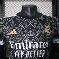 Maillot Real Madrid 2025/26 – Édition Spéciale Noir  Blason Or Incurvé