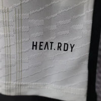 Maillot Real Madrid 2025/26 – Édition Spéciale Cathédrale Blanc Fresque Noire