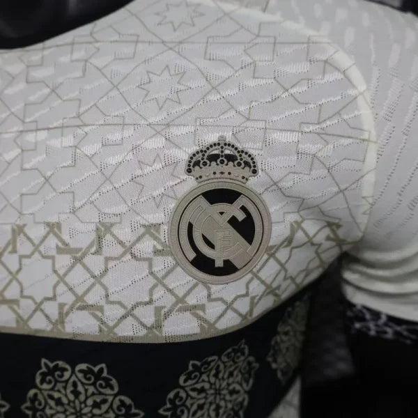 Maillot Real Madrid 2025/26 – Édition Spéciale Cathédrale Blanc Fresque Noire