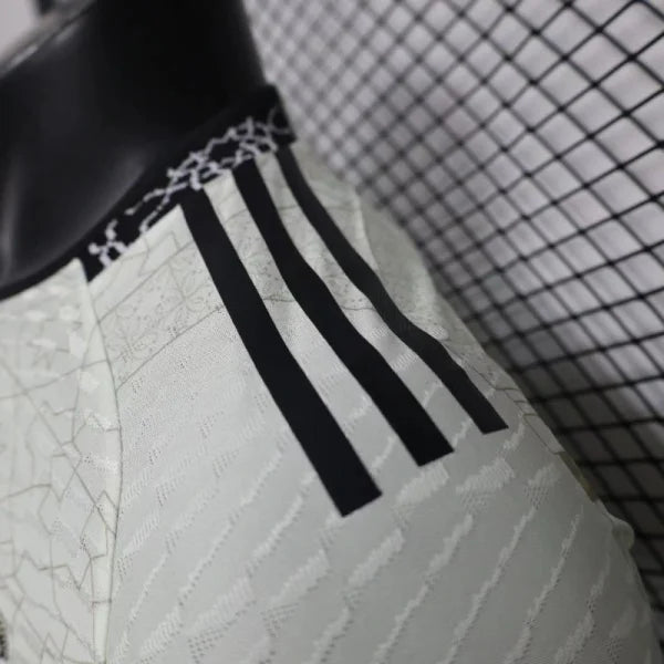 Maillot Real Madrid 2025/26 – Édition Spéciale Cathédrale Blanc Fresque Noire