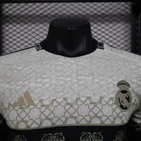 Maillot Real Madrid 2025/26 – Édition Spéciale Cathédrale Blanc Fresque Noire