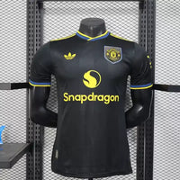 Maillot Manchester United 2025/2026 – Maillot Third Joueur (Noir avec Finitions Bleues et Jaunes)