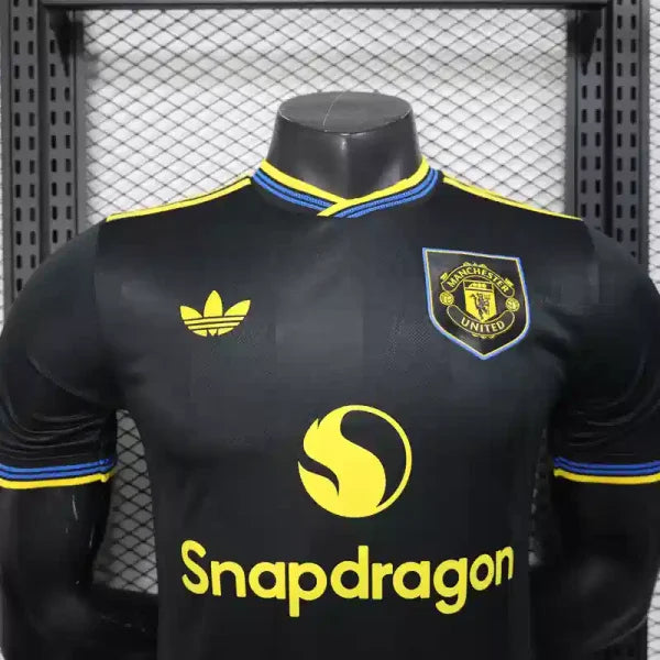 Maillot Manchester United 2025/2026 – Maillot Third Joueur (Noir avec Finitions Bleues et Jaunes)