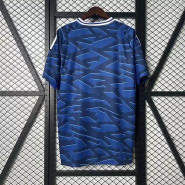Maillot  Schalke 04 2025/2026 – Domicile  L’élégance rhénane signée Adidas