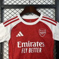 Ensemble Enfant Arsenal Domicile 2025/2026 – Maillot + Short – Rouge ; Blanc