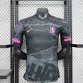 Maillots Chelsea FC 2024/2025 – Ensemble Extérieur Homme (Manches Courtes, Noir &amp; Violet)