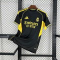Maillot Édition Spéciale Real Madrid 2025/26 – Noir & Jaune