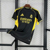 Maillot Édition Spéciale Real Madrid 2025/26 – Noir & Jaune