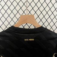 ⚫🟡 Ensemble Enfant Real Madrid Rétro 2011/2012 – Extérieur Noir Doré