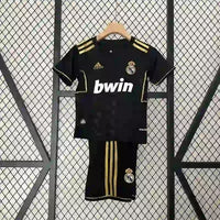 ⚫🟡 Ensemble Enfant Real Madrid Rétro 2011/2012 – Extérieur Noir Doré