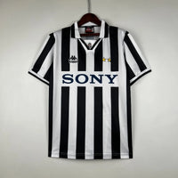 🖤⚪ Maillot Juventus 1996/97 – Rétro -Domicile