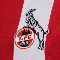 Maillot 1. FC Köln 2025/2026 – Domicile  L’élégance rhénane signée Hummel
