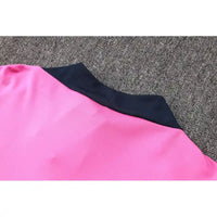Ensemble Homme Atlético de Madrid 2024/2025 – Haut Rose & Jogging Bleu Foncé