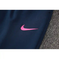 Ensemble Homme Atlético de Madrid 2024/2025 – Haut Rose & Jogging Bleu Foncé