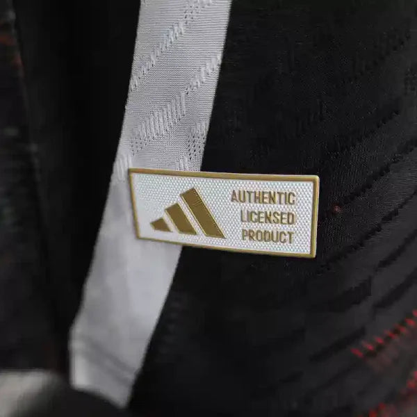 Maillot Manchester United 2025/2026 – Édition Spéciale Homme (Noir avec Nuances Rouges)